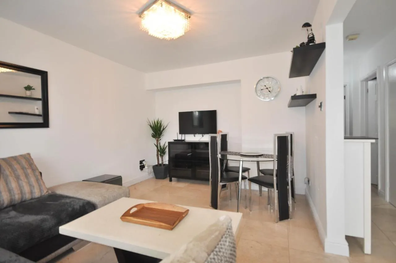 Modern 2 Bed Apartment Luton