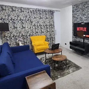 Spacious M1 Contractor House Luton (Bedfordshire)