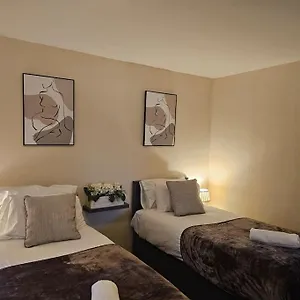 Warm Contractor-friendly Luton (Bedfordshire)
